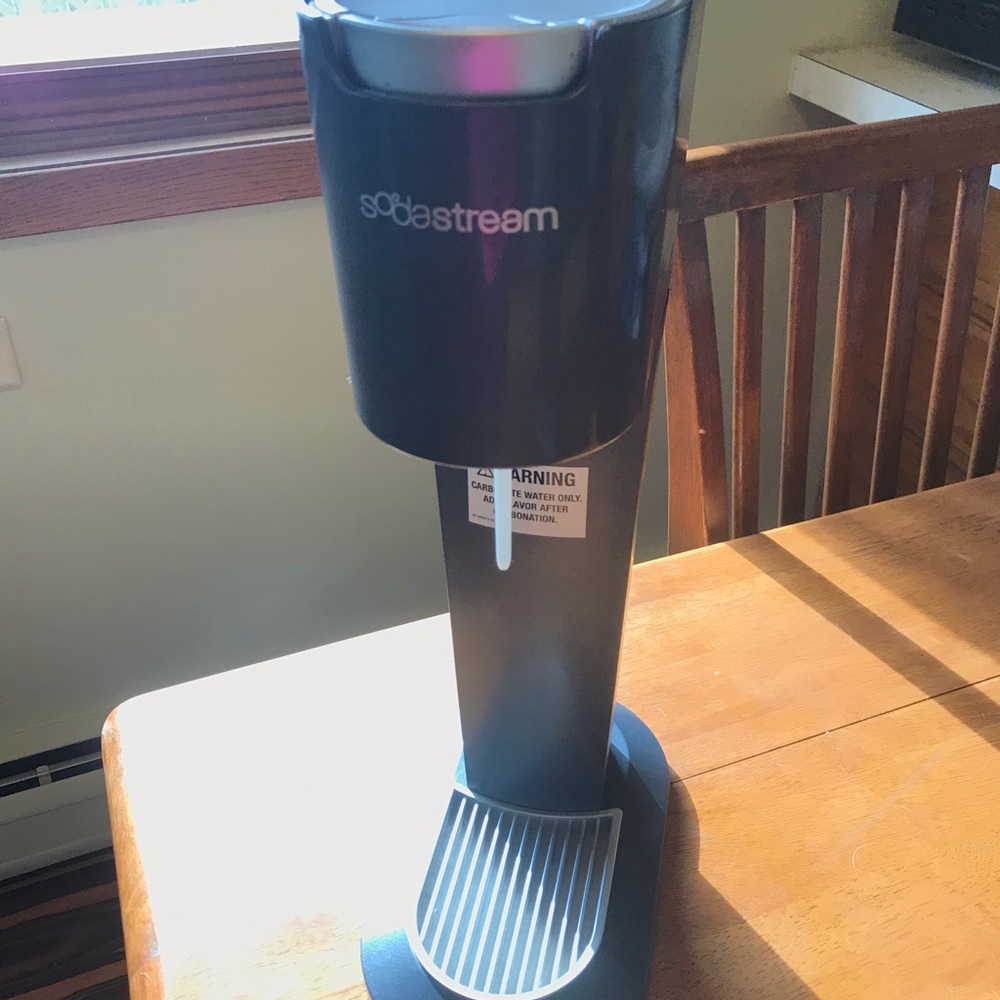Soda Stream G100 Sparkling Water Maker